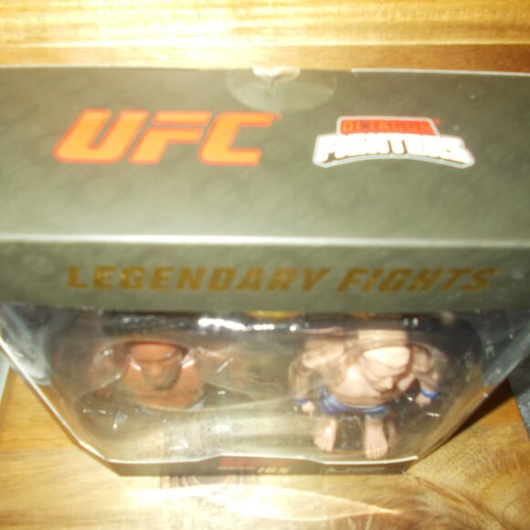 UFC 165 Legendary Fights Jon Jones VS Alexander Gustafsson 4" Figure 2 Pack NEW - Picture 3 of 6